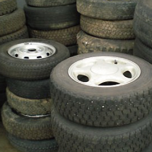 古タイヤ（アルミ付き）